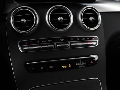 Mercedes-Benz GLC 300e 4Matic | Adaptive cruise | Trekhaak | Carplay | Stoelverwarming | Leder | Massage | Memory | Camera | Navigatie