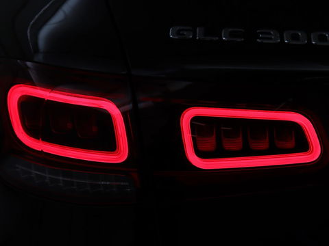 Mercedes-Benz GLC 300e 4Matic | Adaptive cruise | Trekhaak | Carplay | Stoelverwarming | Leder | Massage | Memory | Camera | Navigatie