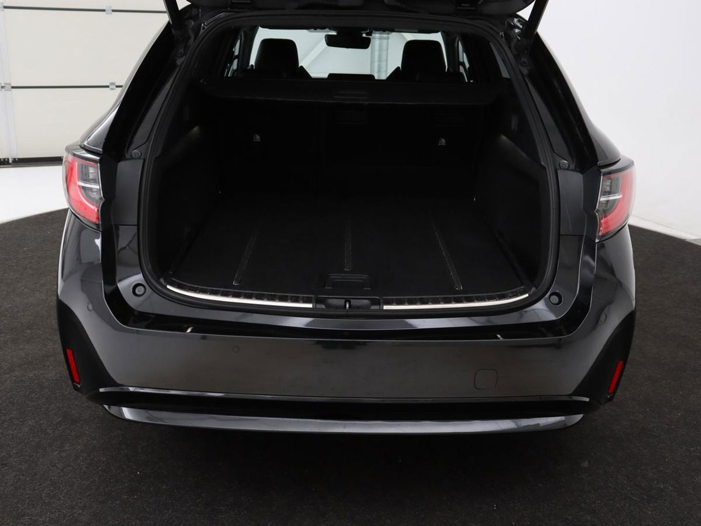 Toyota Corolla 1.8 Hybrid Executive | Head-Up | Stoelverwarming | Adaptive cruise | Carplay | Camera | Navigatie | Sportstoelen | Keyless | Full LED
