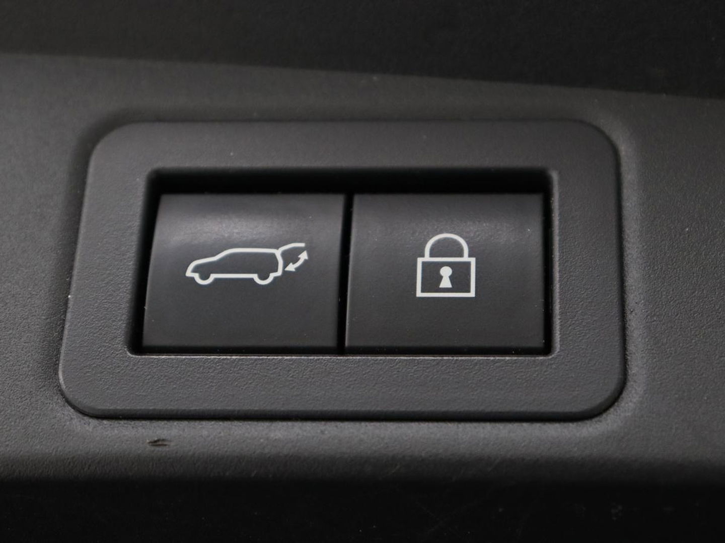 Toyota Corolla 1.8 Hybrid Executive | Head-Up | Stoelverwarming | Adaptive cruise | Carplay | Camera | Navigatie | Sportstoelen | Keyless | Full LED