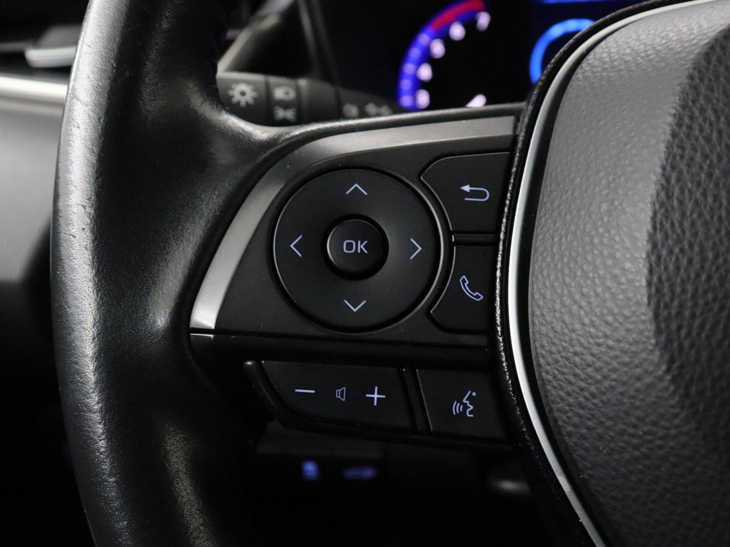 Toyota Corolla 1.8 Hybrid Executive | Head-Up | Stoelverwarming | Adaptive cruise | Carplay | Camera | Navigatie | Sportstoelen | Keyless | Full LED