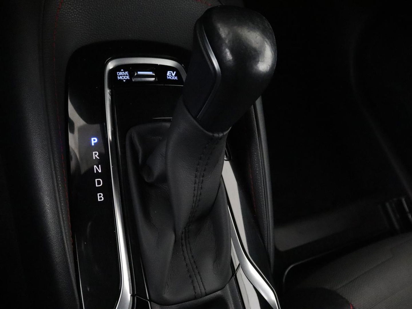 Toyota Corolla 1.8 Hybrid Executive | Head-Up | Stoelverwarming | Adaptive cruise | Carplay | Camera | Navigatie | Sportstoelen | Keyless | Full LED