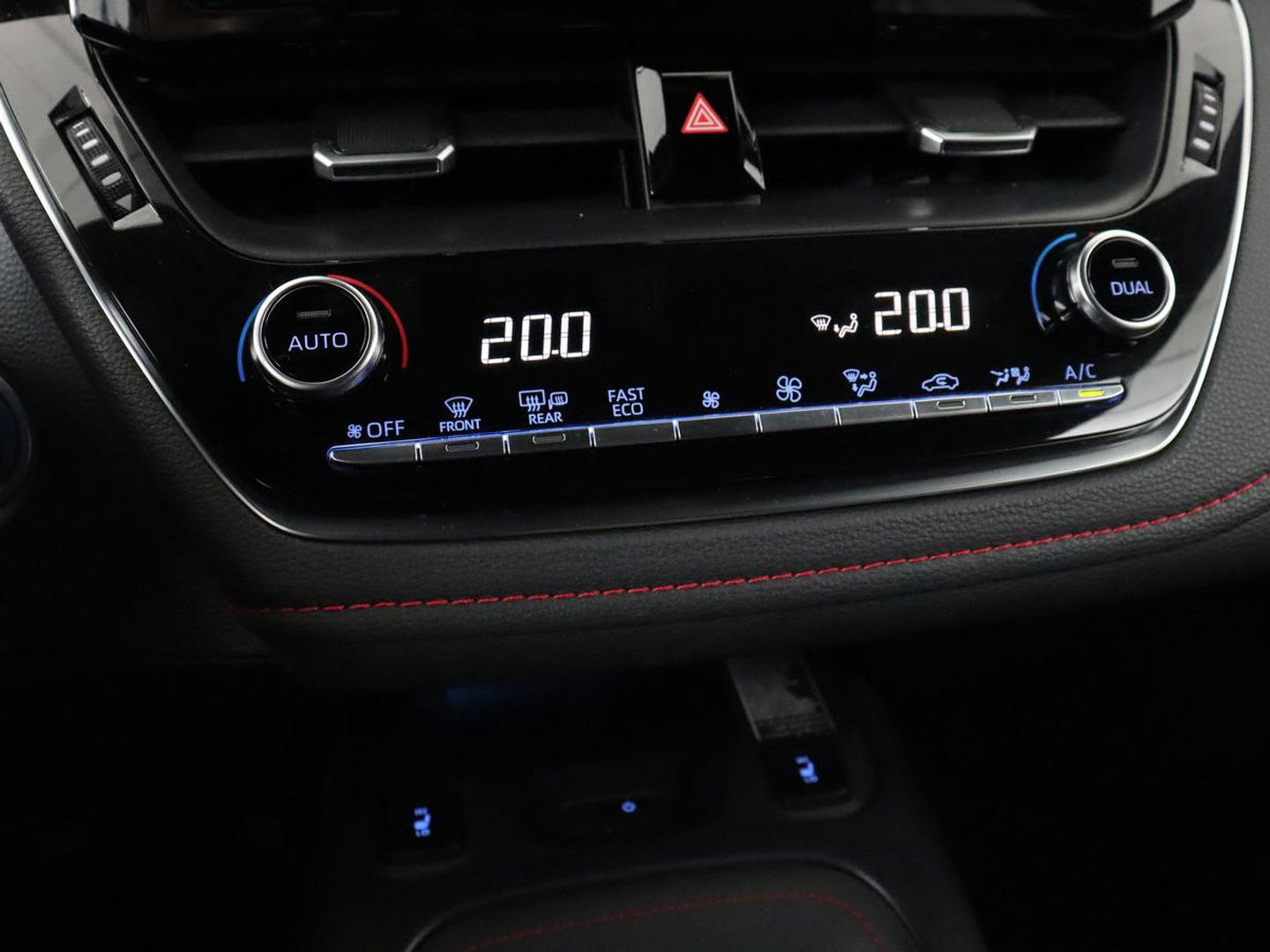 Toyota Corolla 1.8 Hybrid Executive | Head-Up | Stoelverwarming | Adaptive cruise | Carplay | Camera | Navigatie | Sportstoelen | Keyless | Full LED