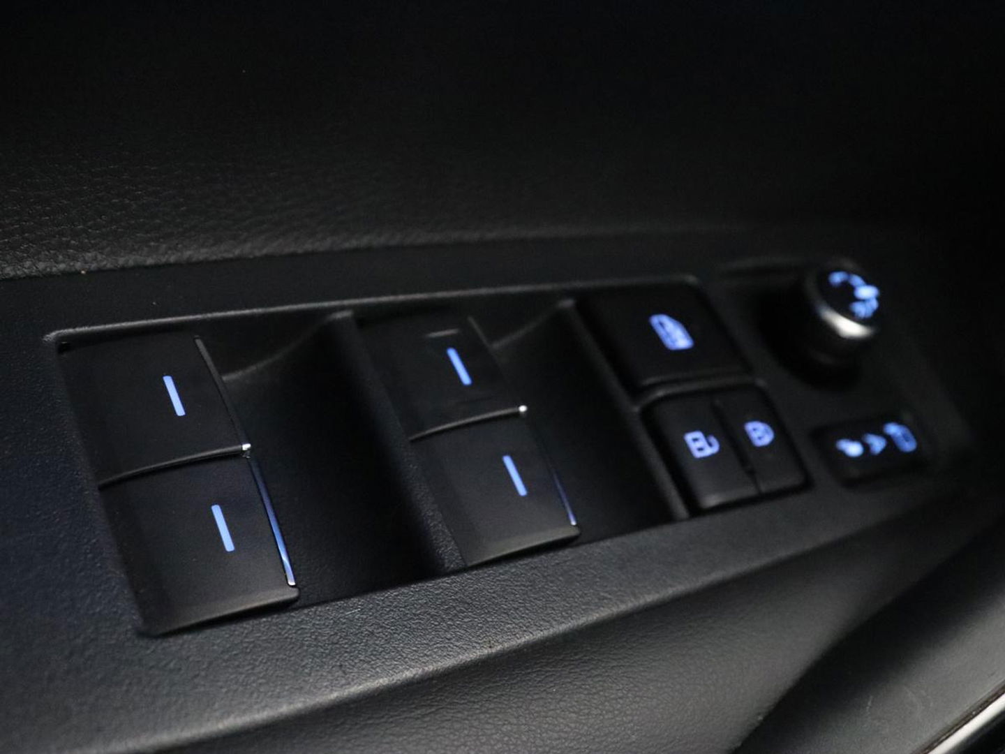 Toyota Corolla 1.8 Hybrid Executive | Head-Up | Stoelverwarming | Adaptive cruise | Carplay | Camera | Navigatie | Sportstoelen | Keyless | Full LED