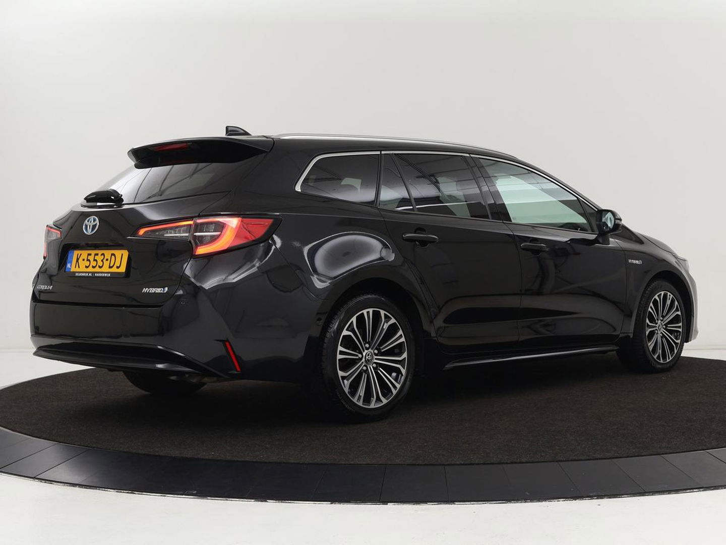 Toyota Corolla 1.8 Hybrid Executive | Head-Up | Stoelverwarming | Adaptive cruise | Carplay | Camera | Navigatie | Sportstoelen | Keyless | Full LED