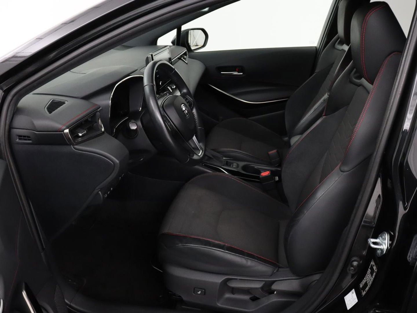Toyota Corolla 1.8 Hybrid Executive | Head-Up | Stoelverwarming | Adaptive cruise | Carplay | Camera | Navigatie | Sportstoelen | Keyless | Full LED