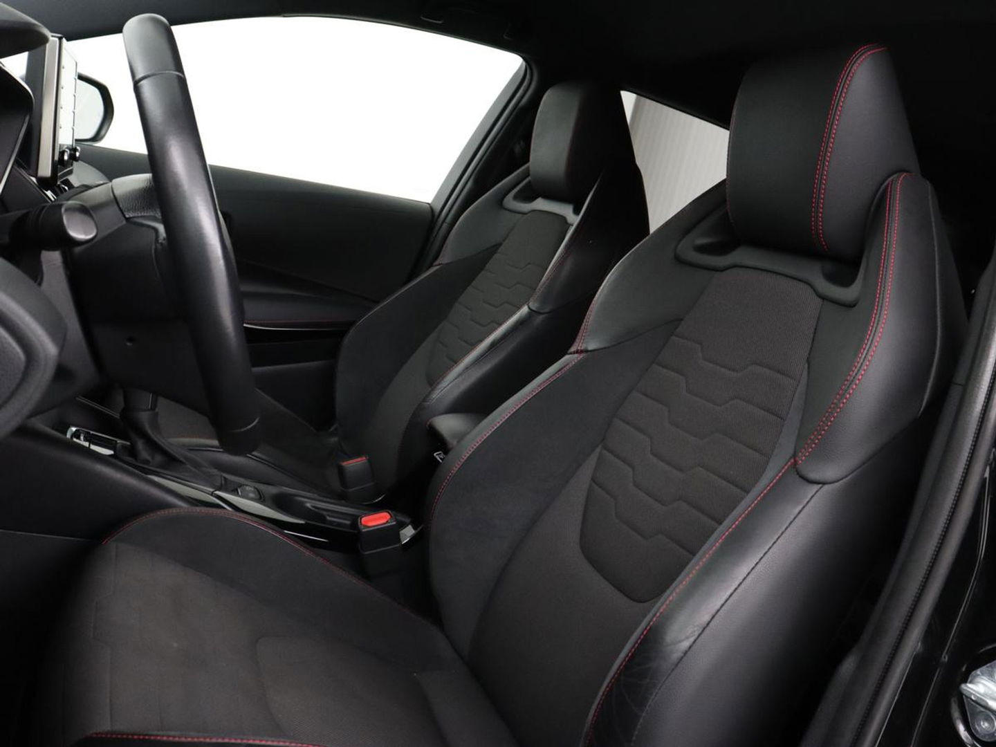 Toyota Corolla 1.8 Hybrid Executive | Head-Up | Stoelverwarming | Adaptive cruise | Carplay | Camera | Navigatie | Sportstoelen | Keyless | Full LED