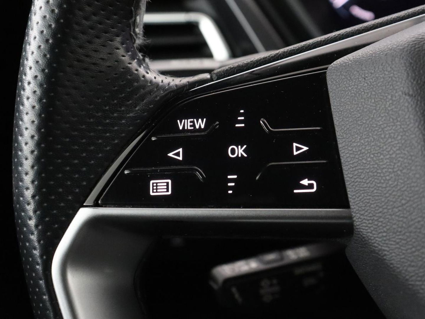 Audi Q4 e-tron 40 Launch edition S Competition 77 kWh | Stoelverwarming | Warmtepomp | Matrix LED | Carplay | Adaptive cruise | Navigatie | Virtual Cockpit | Half leder | Sportstoelen