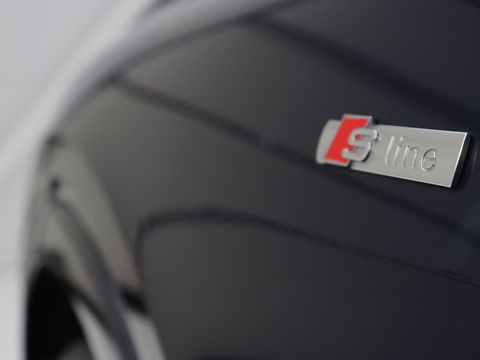 Audi Q4 e-tron 40 Launch edition S Competition 77 kWh | Stoelverwarming | Warmtepomp | Matrix LED | Carplay | Adaptive cruise | Navigatie | Virtual Cockpit | Half leder | Sportstoelen