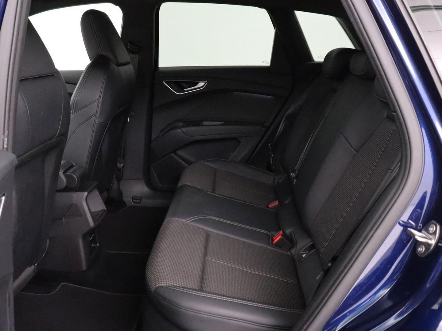 Audi Q4 e-tron 40 Launch edition S Competition 77 kWh | Stoelverwarming | Warmtepomp | Matrix LED | Carplay | Adaptive cruise | Navigatie | Virtual Cockpit | Half leder | Sportstoelen