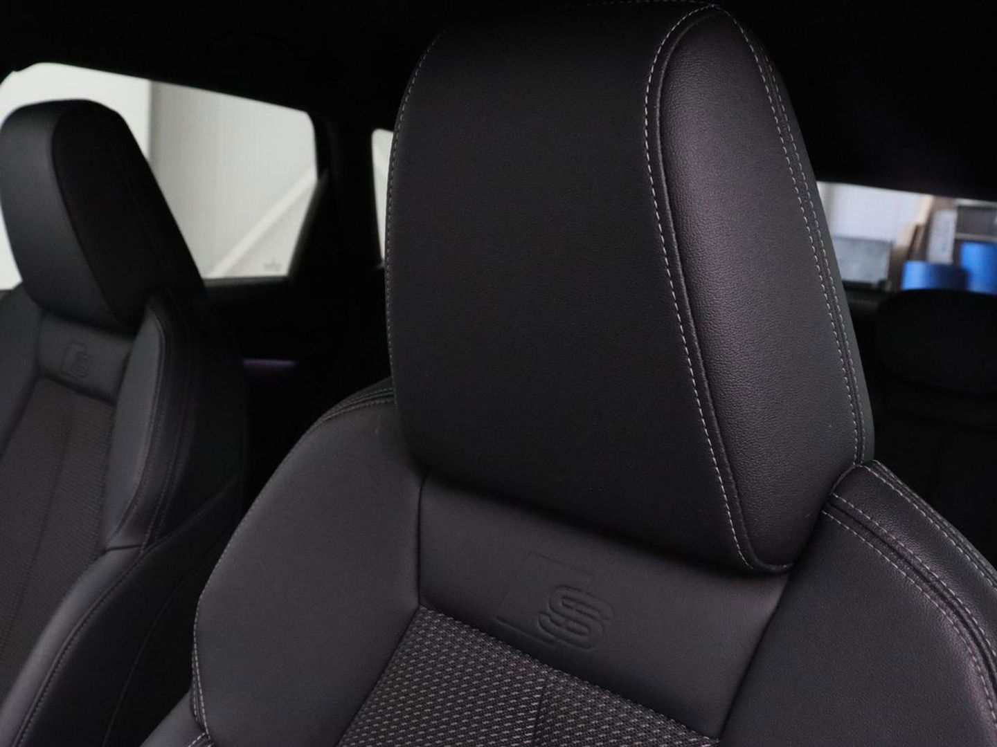Audi Q4 e-tron 40 Launch edition S Competition 77 kWh | Stoelverwarming | Warmtepomp | Matrix LED | Carplay | Adaptive cruise | Navigatie | Virtual Cockpit | Half leder | Sportstoelen