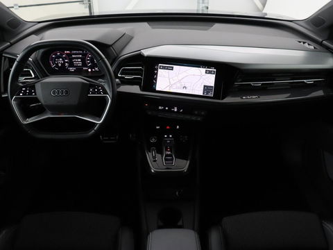 Audi Q4 e-tron 40 Launch edition S Competition 77 kWh | Stoelverwarming | Warmtepomp | Matrix LED | Carplay | Adaptive cruise | Navigatie | Virtual Cockpit | Half leder | Sportstoelen