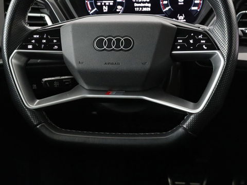 Audi Q4 e-tron 40 Launch edition S Competition 77 kWh | Stoelverwarming | Warmtepomp | Matrix LED | Carplay | Adaptive cruise | Navigatie | Virtual Cockpit | Half leder | Sportstoelen