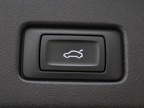 Audi Q4 e-tron 40 Launch edition S Competition 77 kWh | Stoelverwarming | Warmtepomp | Matrix LED | Carplay | Adaptive cruise | Navigatie | Virtual Cockpit | Half leder | Sportstoelen