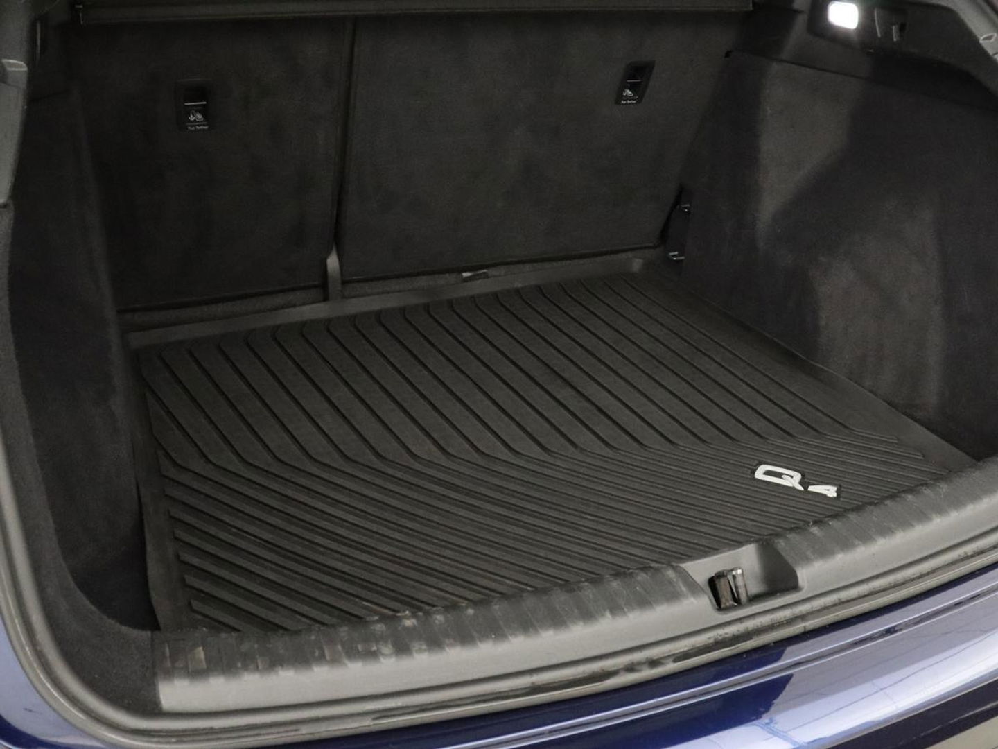Audi Q4 e-tron 40 Launch edition S Competition 77 kWh | Stoelverwarming | Warmtepomp | Matrix LED | Carplay | Adaptive cruise | Navigatie | Virtual Cockpit | Half leder | Sportstoelen