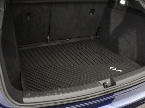 Audi Q4 e-tron 40 Launch edition S Competition 77 kWh | Stoelverwarming | Warmtepomp | Matrix LED | Carplay | Adaptive cruise | Navigatie | Virtual Cockpit | Half leder | Sportstoelen