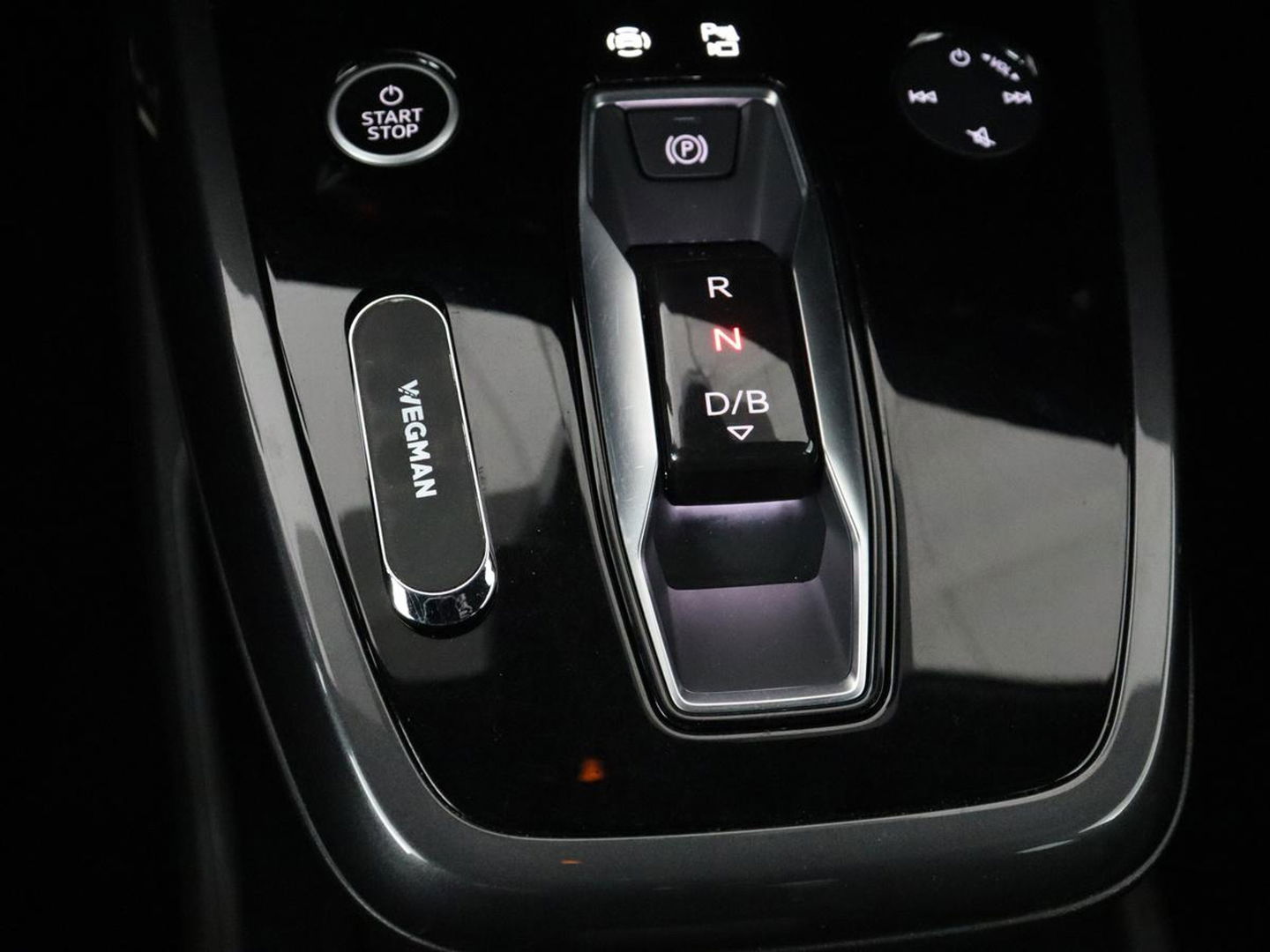 Audi Q4 e-tron 40 Launch edition S Competition 77 kWh | Stoelverwarming | Warmtepomp | Matrix LED | Carplay | Adaptive cruise | Navigatie | Virtual Cockpit | Half leder | Sportstoelen
