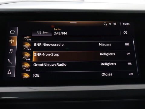 Audi Q4 e-tron 40 Launch edition S Competition 77 kWh | Stoelverwarming | Warmtepomp | Matrix LED | Carplay | Adaptive cruise | Navigatie | Virtual Cockpit | Half leder | Sportstoelen