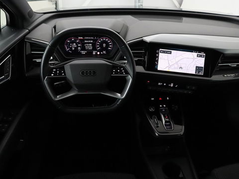 Audi Q4 e-tron 40 Launch edition S Competition 77 kWh | Stoelverwarming | Warmtepomp | Matrix LED | Carplay | Adaptive cruise | Navigatie | Virtual Cockpit | Half leder | Sportstoelen