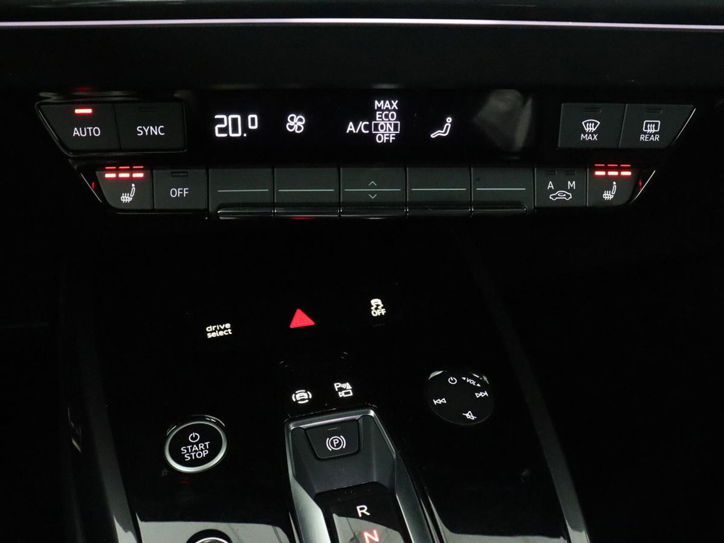 Audi Q4 e-tron 40 Launch edition S Competition 77 kWh | Stoelverwarming | Warmtepomp | Matrix LED | Carplay | Adaptive cruise | Navigatie | Virtual Cockpit | Half leder | Sportstoelen