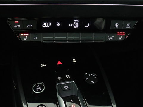 Audi Q4 e-tron 40 Launch edition S Competition 77 kWh | Stoelverwarming | Warmtepomp | Matrix LED | Carplay | Adaptive cruise | Navigatie | Virtual Cockpit | Half leder | Sportstoelen