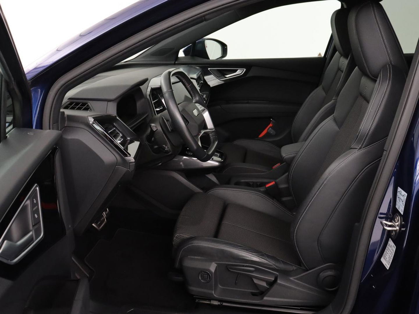 Audi Q4 e-tron 40 Launch edition S Competition 77 kWh | Stoelverwarming | Warmtepomp | Matrix LED | Carplay | Adaptive cruise | Navigatie | Virtual Cockpit | Half leder | Sportstoelen
