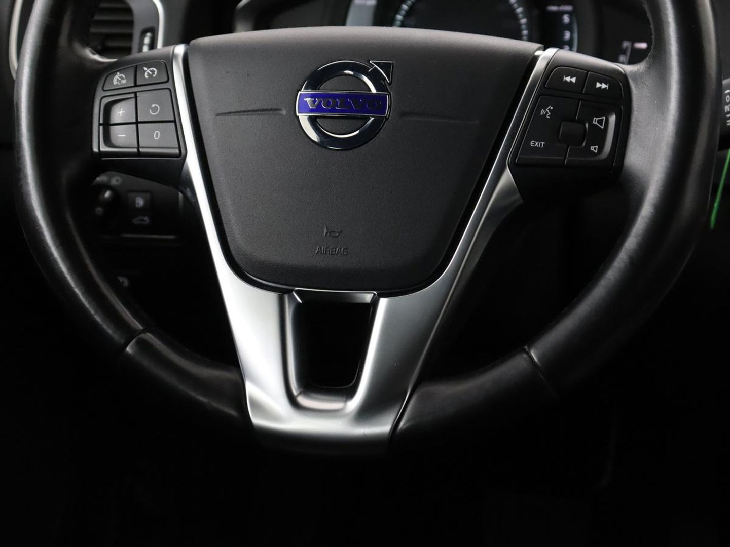 Volvo V60 2.0 D4 Summum | Leder | Stoelverwarming | Navigatie | Memory | Xenon | Parkeerhulp | Achterbankverwarming | Bluetooth