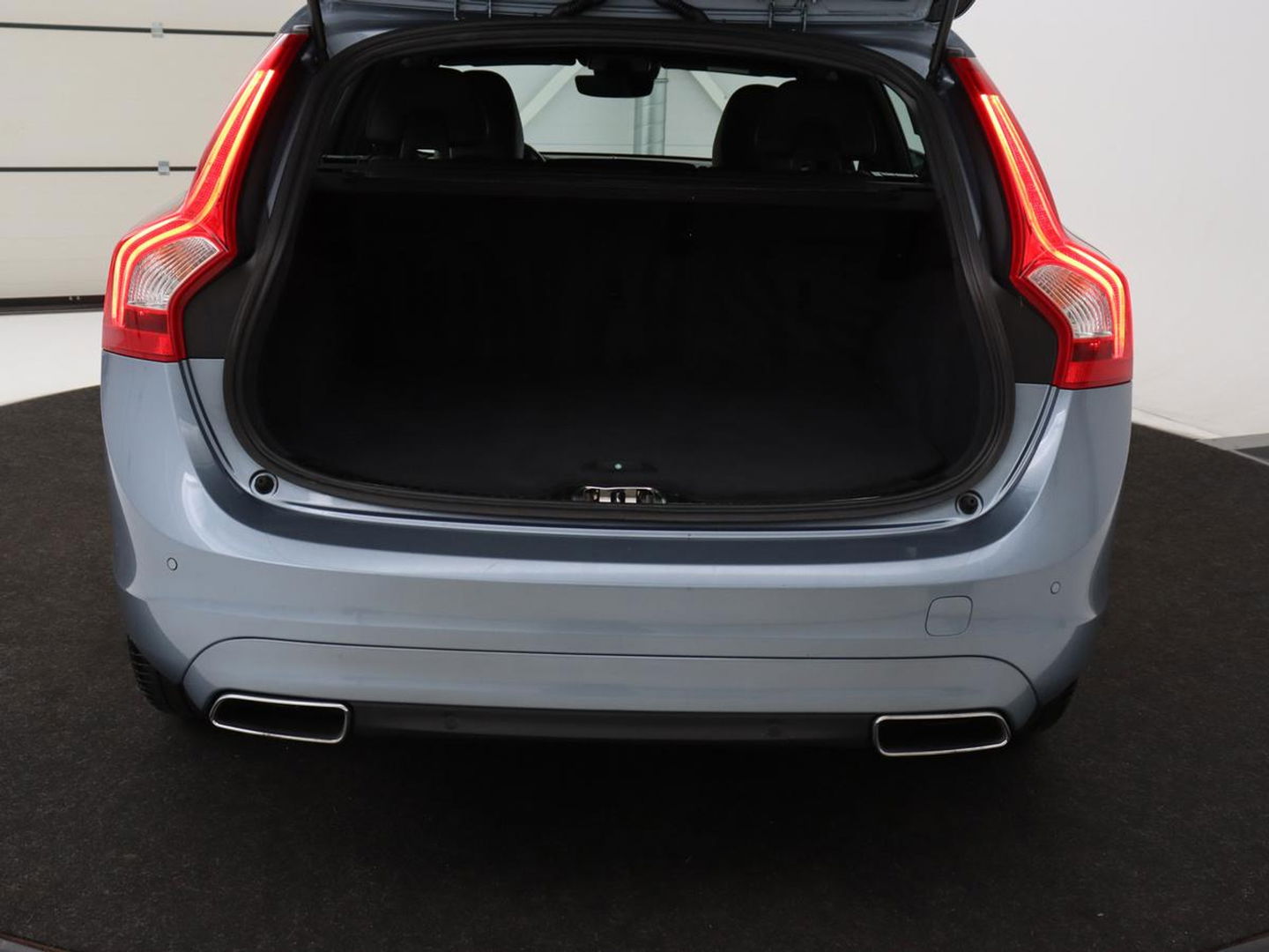 Volvo V60 2.0 D4 Summum | Leder | Stoelverwarming | Navigatie | Memory | Xenon | Parkeerhulp | Achterbankverwarming | Bluetooth