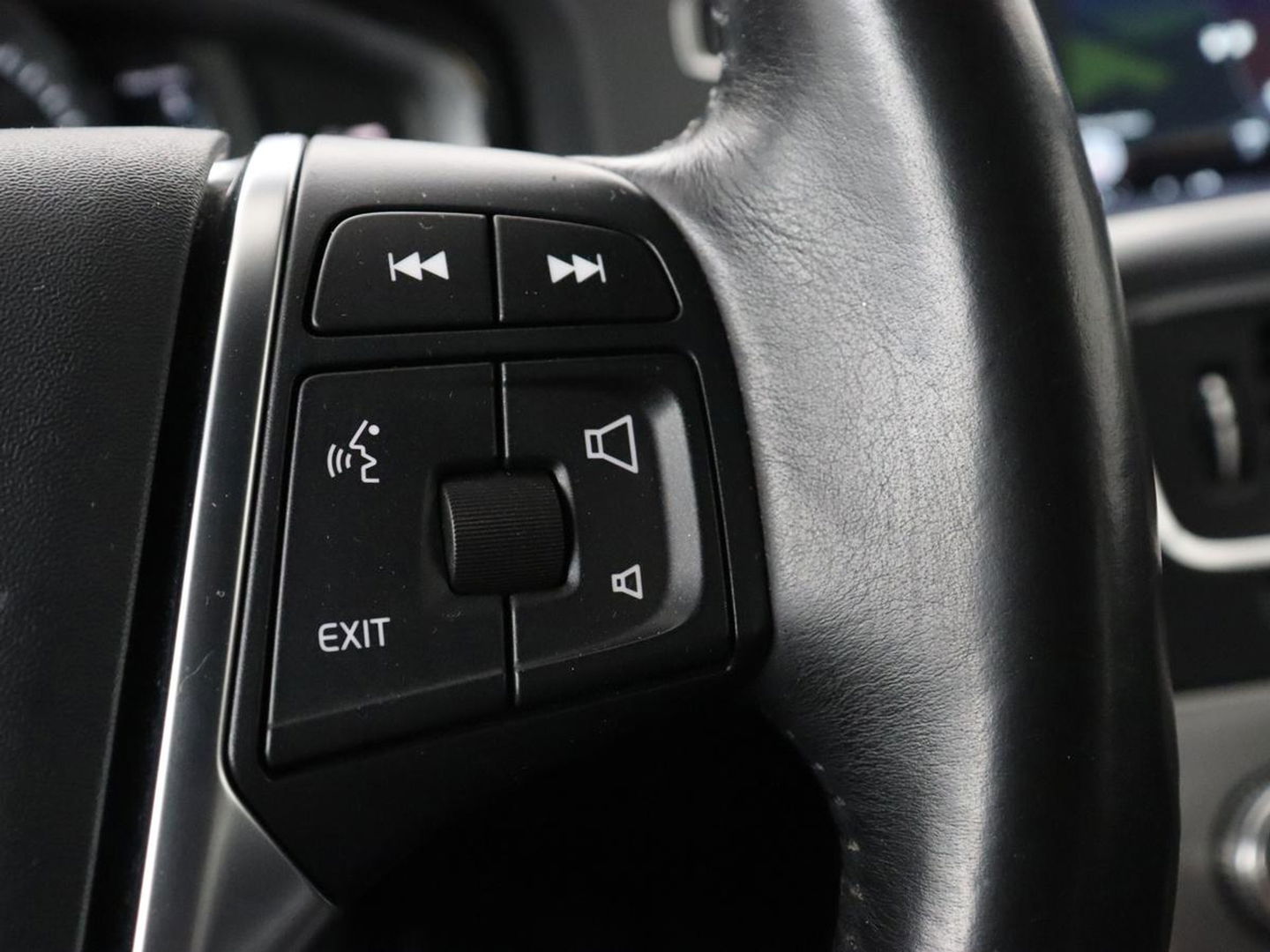 Volvo V60 2.0 D4 Summum | Leder | Stoelverwarming | Navigatie | Memory | Xenon | Parkeerhulp | Achterbankverwarming | Bluetooth