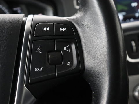 Volvo V60 2.0 D4 Summum | Leder | Stoelverwarming | Navigatie | Memory | Xenon | Parkeerhulp | Achterbankverwarming | Bluetooth