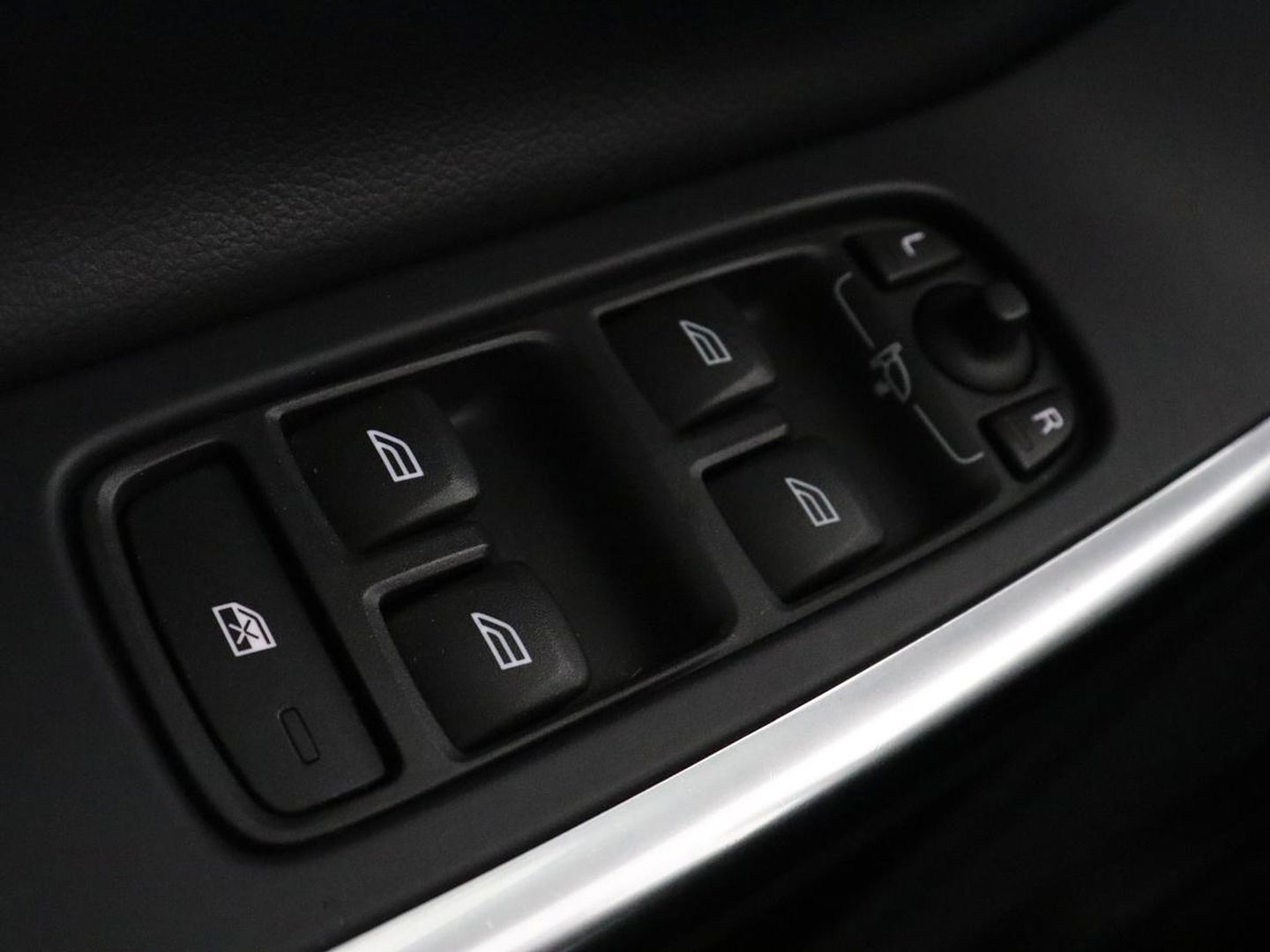 Volvo V60 2.0 D4 Summum | Leder | Stoelverwarming | Navigatie | Memory | Xenon | Parkeerhulp | Achterbankverwarming | Bluetooth