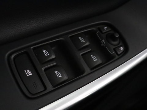 Volvo V60 2.0 D4 Summum | Leder | Stoelverwarming | Navigatie | Memory | Xenon | Parkeerhulp | Achterbankverwarming | Bluetooth
