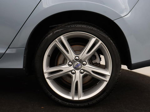 Volvo V60 2.0 D4 Summum | Leder | Stoelverwarming | Navigatie | Memory | Xenon | Parkeerhulp | Achterbankverwarming | Bluetooth