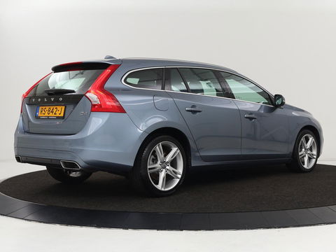 Volvo V60 2.0 D4 Summum | Leder | Stoelverwarming | Navigatie | Memory | Xenon | Parkeerhulp | Achterbankverwarming | Bluetooth