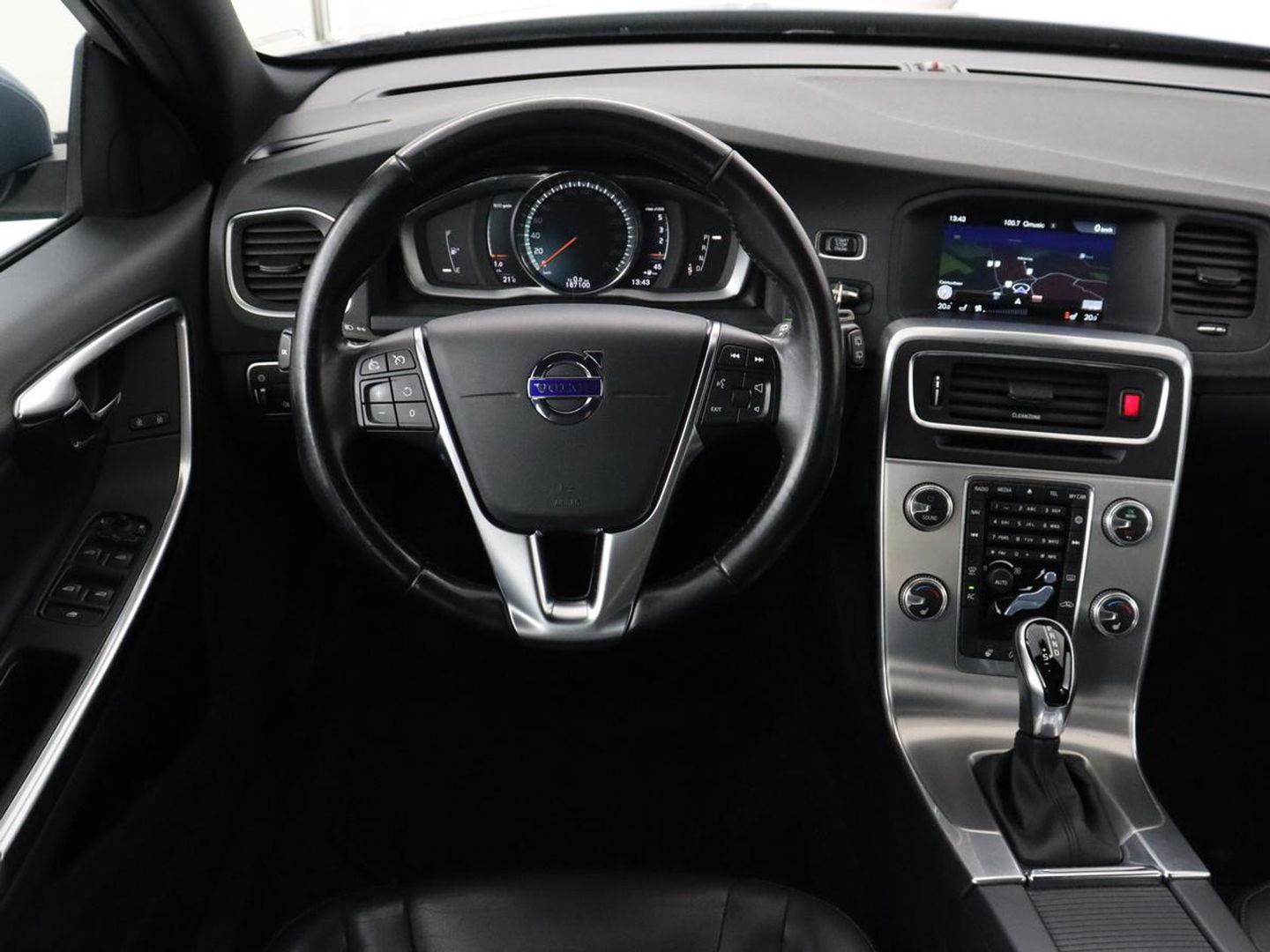 Volvo V60 2.0 D4 Summum | Leder | Stoelverwarming | Navigatie | Memory | Xenon | Parkeerhulp | Achterbankverwarming | Bluetooth