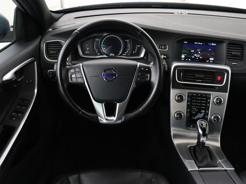 Volvo V60 2.0 D4 Summum | Leder | Stoelverwarming | Navigatie | Memory | Xenon | Parkeerhulp | Achterbankverwarming | Bluetooth
