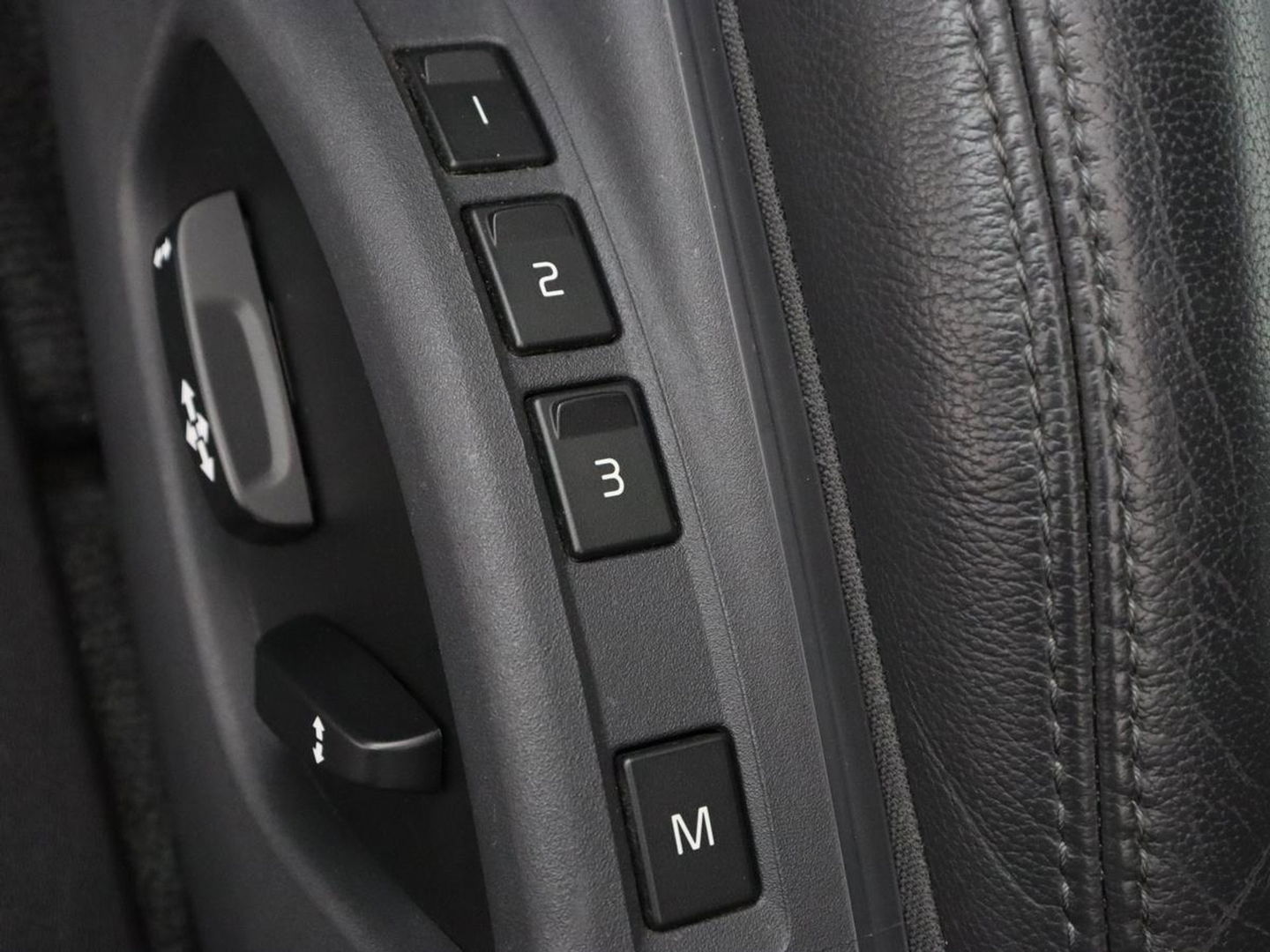 Volvo V60 2.0 D4 Summum | Leder | Stoelverwarming | Navigatie | Memory | Xenon | Parkeerhulp | Achterbankverwarming | Bluetooth