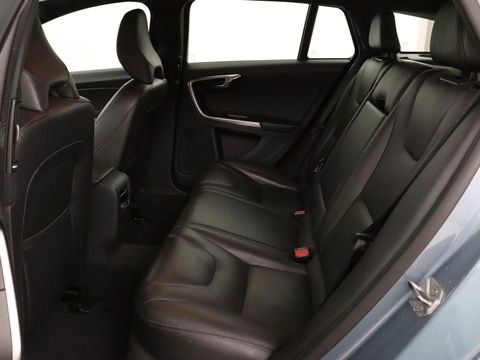 Volvo V60 2.0 D4 Summum | Leder | Stoelverwarming | Navigatie | Memory | Xenon | Parkeerhulp | Achterbankverwarming | Bluetooth
