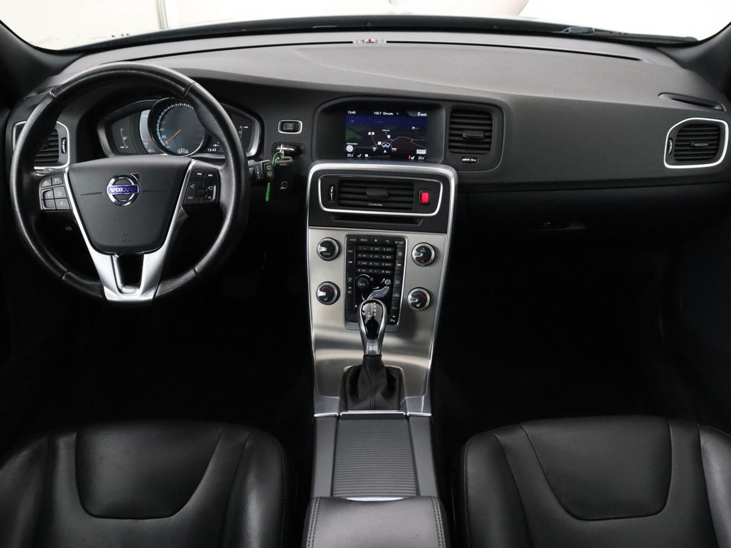 Volvo V60 2.0 D4 Summum | Leder | Stoelverwarming | Navigatie | Memory | Xenon | Parkeerhulp | Achterbankverwarming | Bluetooth