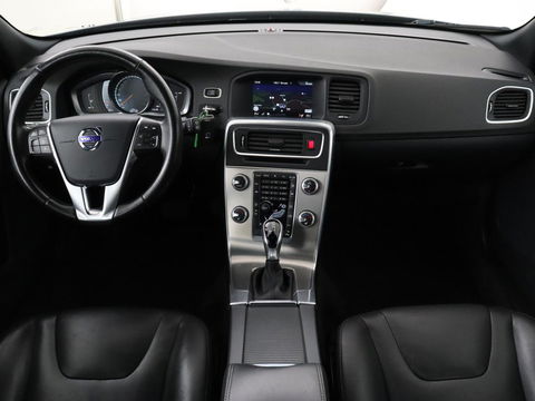Volvo V60 2.0 D4 Summum | Leder | Stoelverwarming | Navigatie | Memory | Xenon | Parkeerhulp | Achterbankverwarming | Bluetooth
