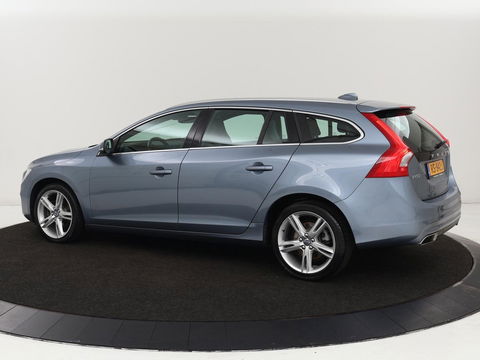 Volvo V60 2.0 D4 Summum | Leder | Stoelverwarming | Navigatie | Memory | Xenon | Parkeerhulp | Achterbankverwarming | Bluetooth