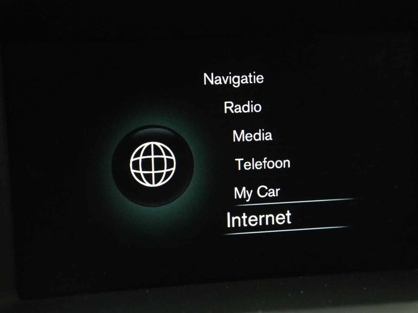 Volvo V60 2.0 D4 Summum | Leder | Stoelverwarming | Navigatie | Memory | Xenon | Parkeerhulp | Achterbankverwarming | Bluetooth