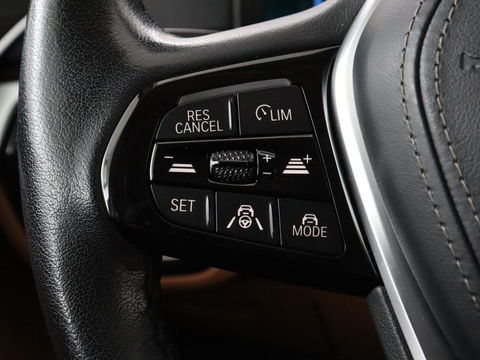 BMW 5 Serie 520e Business Edition Plus | Adaptive cruise | 360 Camera | Luxury Line | Trekhaak | Laserlight | Leder | Stoelverwarming | Live Cockpit | Navigatie | Keyless