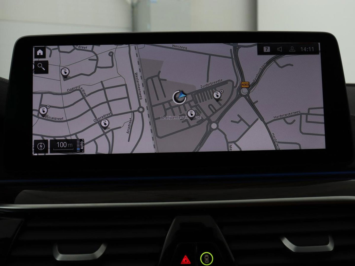 BMW 5 Serie 520e Business Edition Plus | Adaptive cruise | 360 Camera | Luxury Line | Trekhaak | Laserlight | Leder | Stoelverwarming | Live Cockpit | Navigatie | Keyless