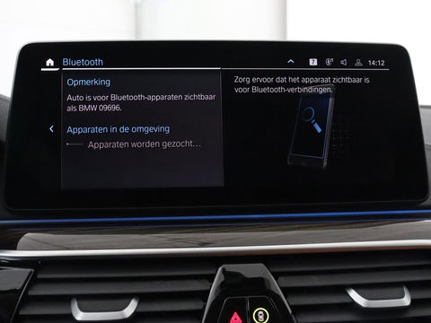 BMW 5 Serie 520e Business Edition Plus | Adaptive cruise | 360 Camera | Luxury Line | Trekhaak | Laserlight | Leder | Stoelverwarming | Live Cockpit | Navigatie | Keyless