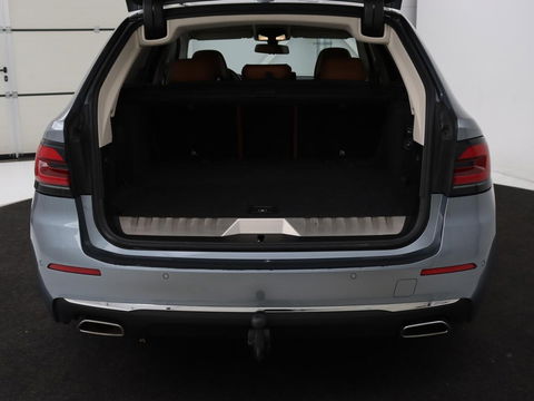 BMW 5 Serie 520e Business Edition Plus | Adaptive cruise | 360 Camera | Luxury Line | Trekhaak | Laserlight | Leder | Stoelverwarming | Live Cockpit | Navigatie | Keyless