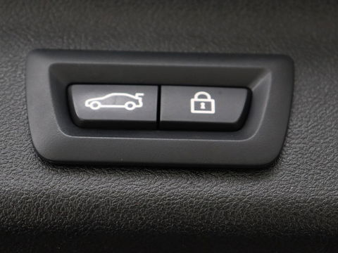 BMW 5 Serie 520e Business Edition Plus | Adaptive cruise | 360 Camera | Luxury Line | Trekhaak | Laserlight | Leder | Stoelverwarming | Live Cockpit | Navigatie | Keyless