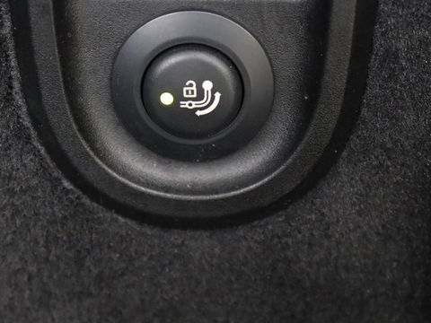 BMW 5 Serie 520e Business Edition Plus | Adaptive cruise | 360 Camera | Luxury Line | Trekhaak | Laserlight | Leder | Stoelverwarming | Live Cockpit | Navigatie | Keyless