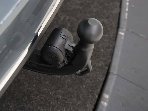 BMW 5 Serie 520e Business Edition Plus | Adaptive cruise | 360 Camera | Luxury Line | Trekhaak | Laserlight | Leder | Stoelverwarming | Live Cockpit | Navigatie | Keyless