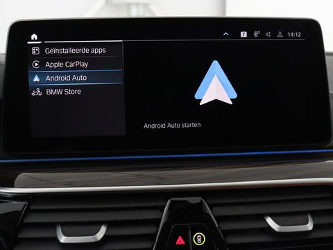 BMW 5 Serie 520e Business Edition Plus | Adaptive cruise | 360 Camera | Luxury Line | Trekhaak | Laserlight | Leder | Stoelverwarming | Live Cockpit | Navigatie | Keyless